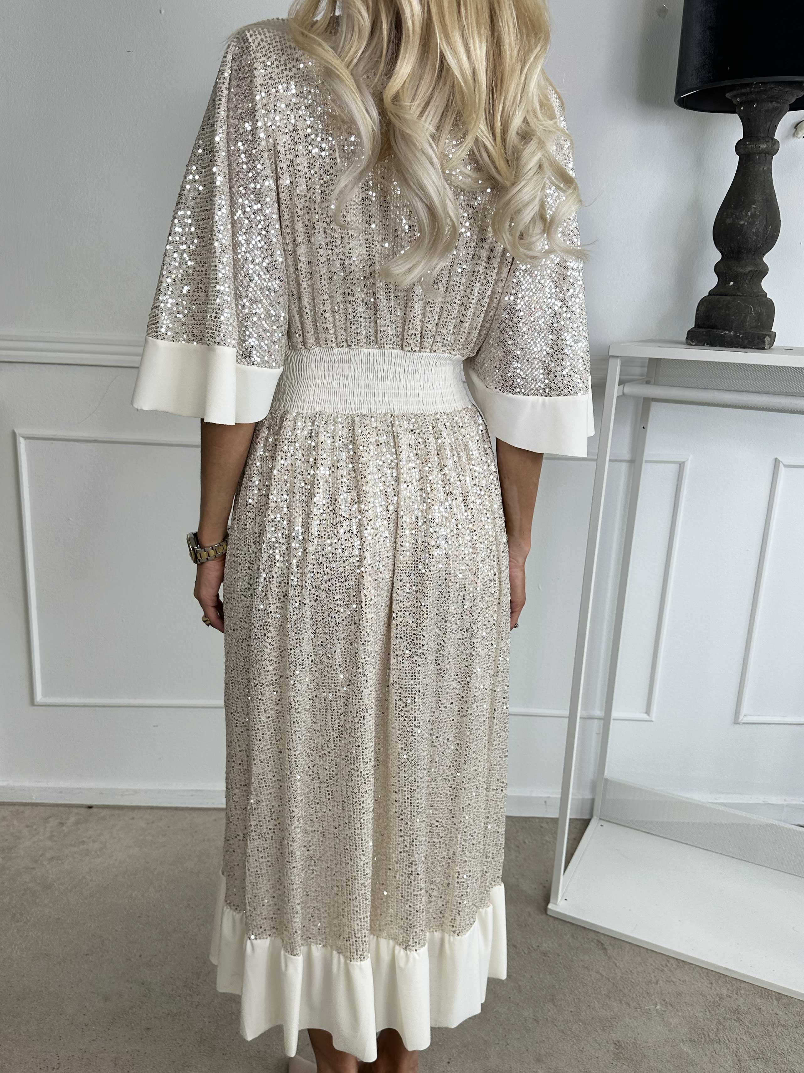 Pamela Glitter - Lång paljettklänning med volanger och smock